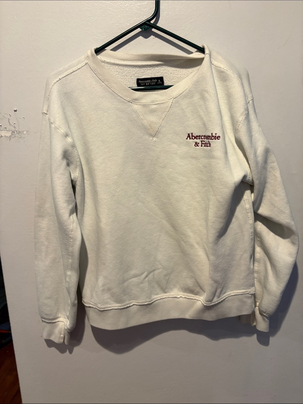 Abercrombie & Fitch Off-White Crewneck Sweatshirt with Maroon Logo